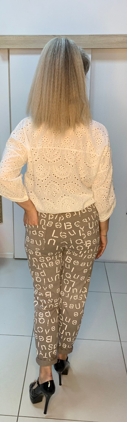 Трикотажные брюки-штанишки с белыми буквами