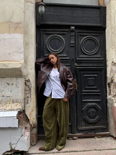 Зеленые спортивные брюки из велюра