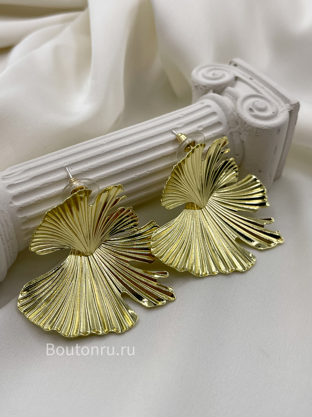 Серьги золотистые в форме листьев Гинкго