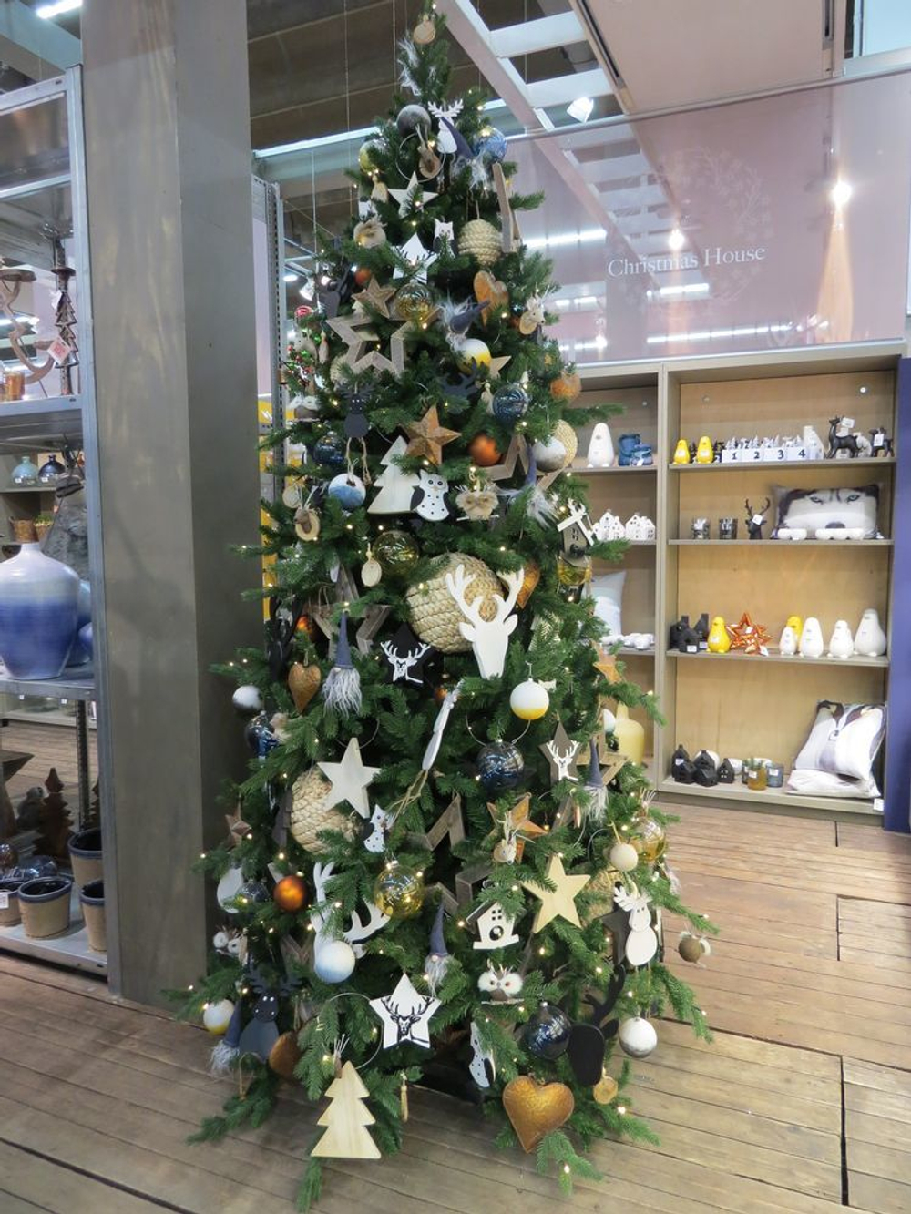 Ель Шервуд Премиум Стройная 215см 248 ламп зеленая Triumph Tree