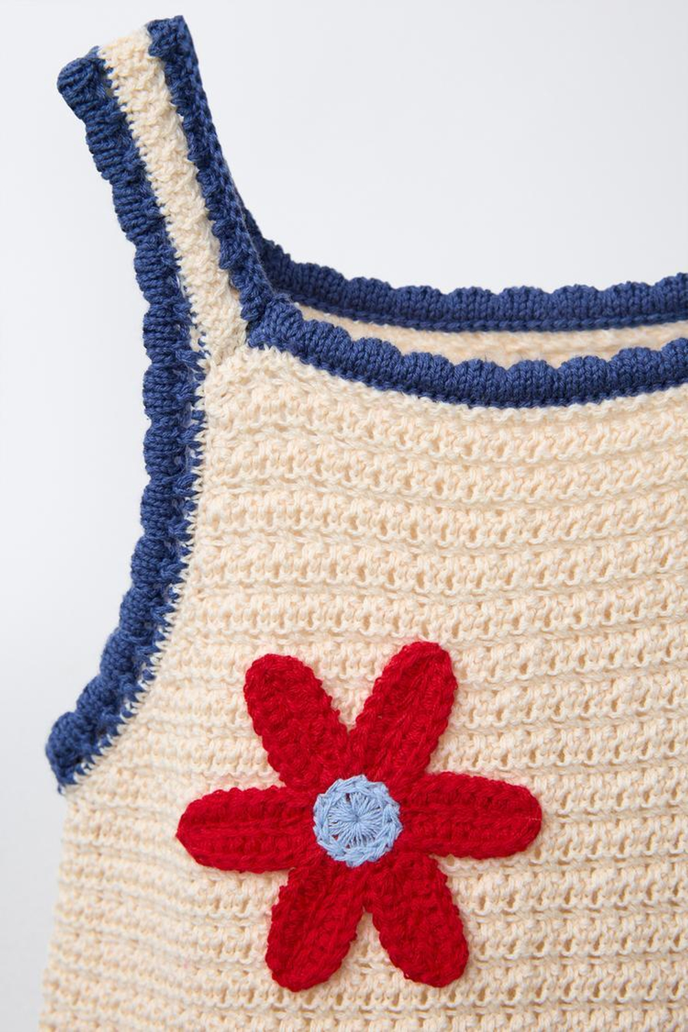 ZARA ТРИКОТАЖНОЕ ПЛАТЬЕ С ЦВЕТАМИ, ЭКРЮ/КРАСНЫЙ