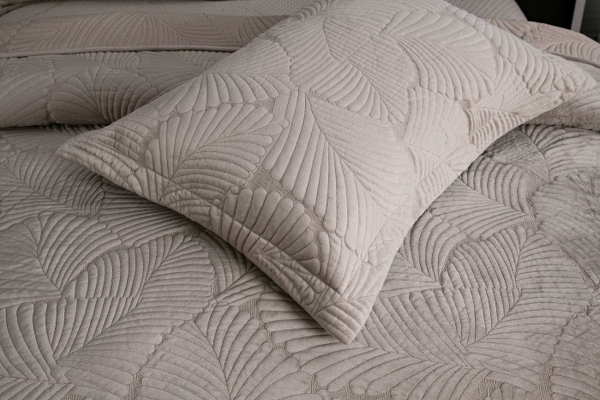 Покрывало 240х260 и 2 наволочки Sofi De MarkO Ноэль кремовое