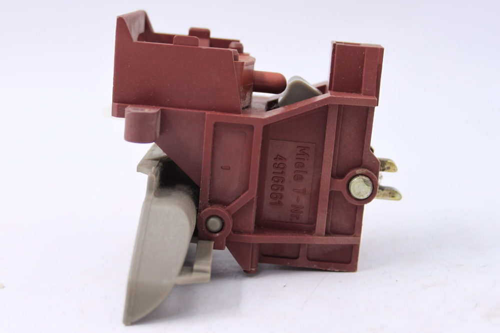 Замок дверцы 4916661 (05281810) посудомоечной машины Miele