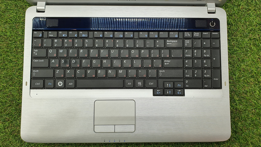 Ноутбук Samsung i5/8 Gb/310M/  NP-R530 [np-r530-jt02ru]/ Windows 7