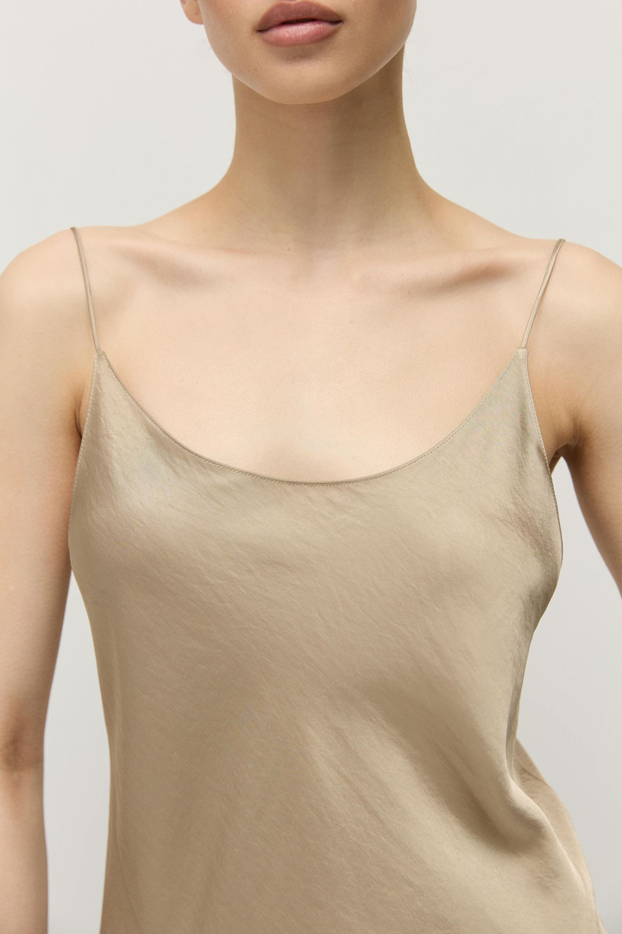 Топ на тонких бретелях