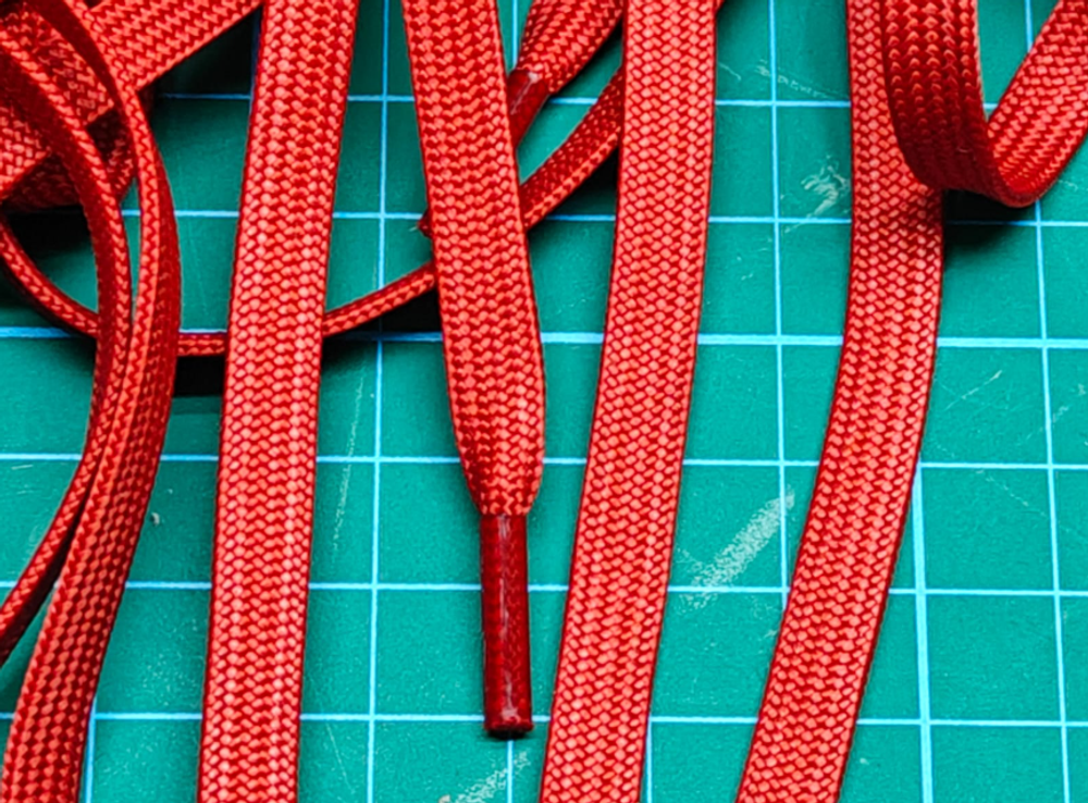 Шнурки плоские лощеные 120 см красные