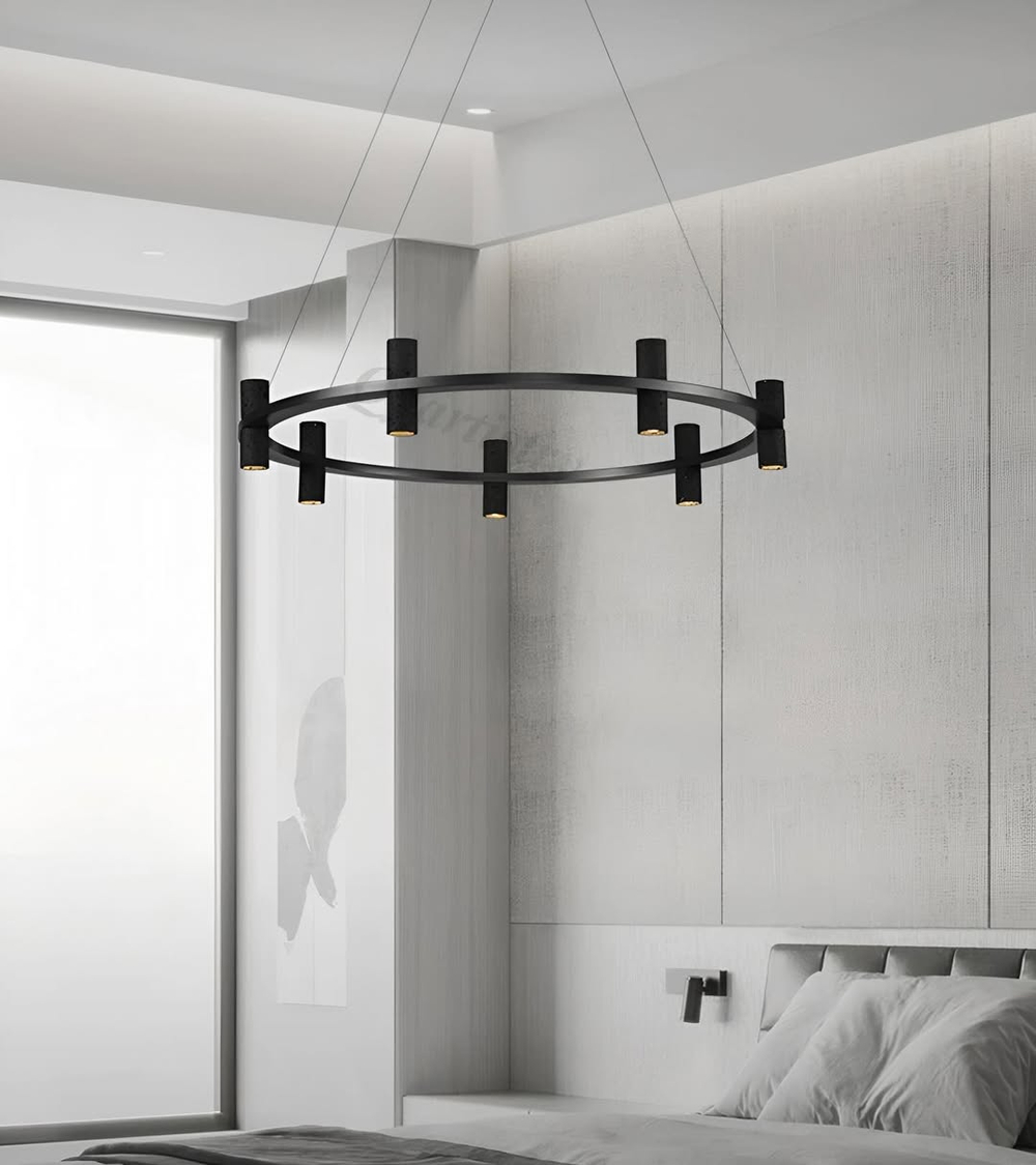 Подвесная люстра из чёрного травертина с кольцевой формой.