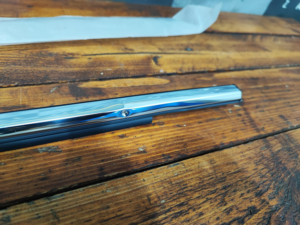 Молдинг стекла переднего правого Camry XV70 Новый Оригинал 7571033170