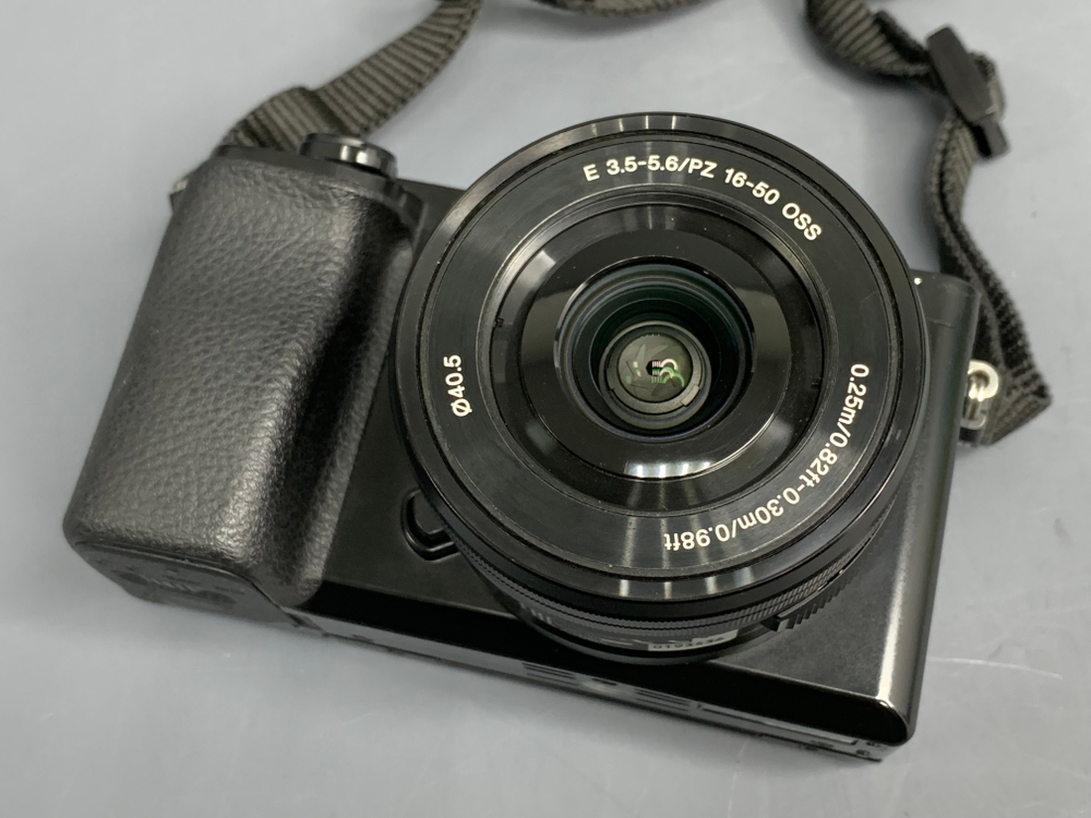 Sony A6100 kit 16-50mm 11.000 кадров