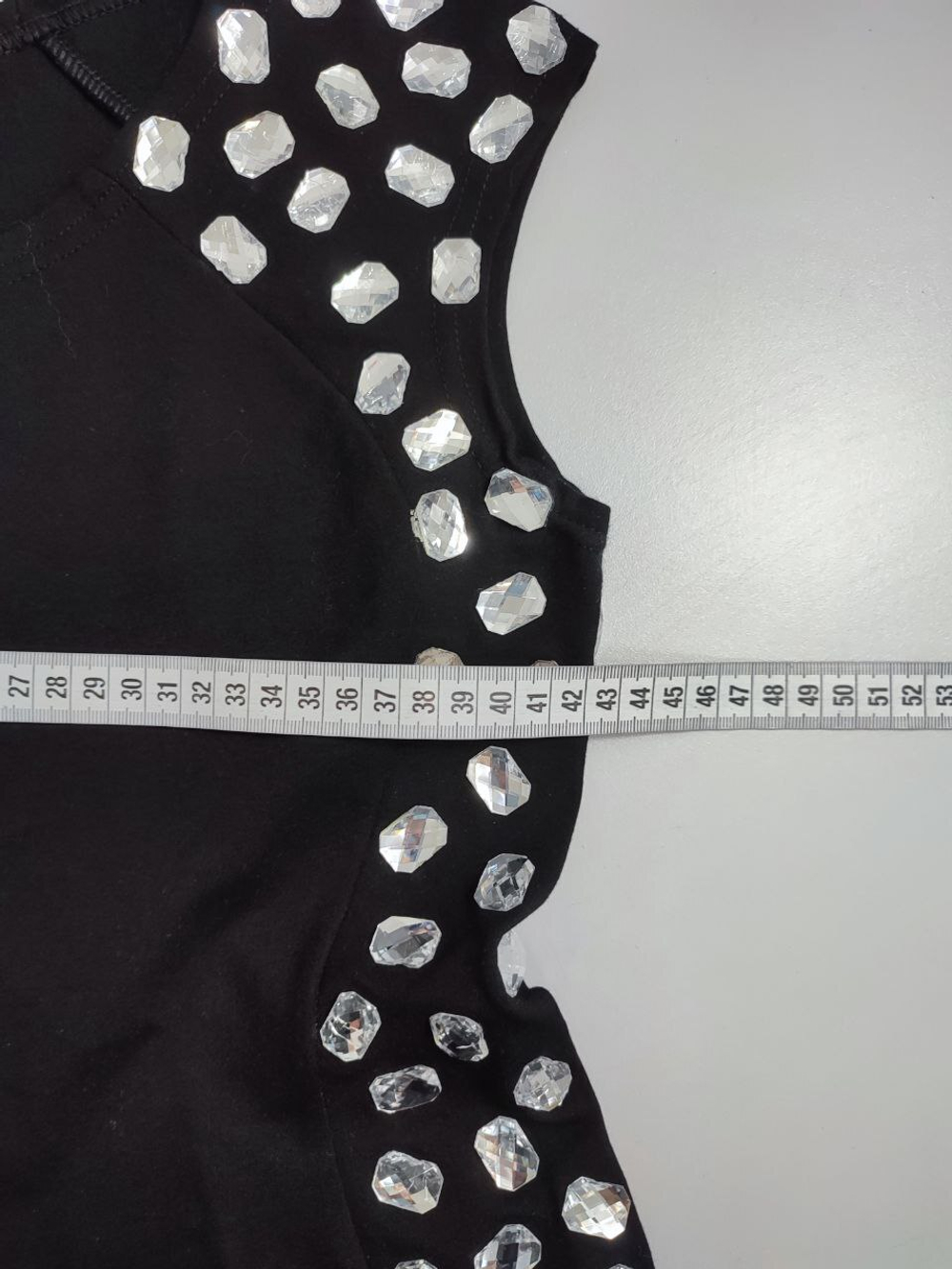Футболка Estrella черная с камнями 40 размер