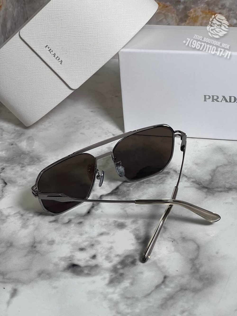Солнечные очки Prada