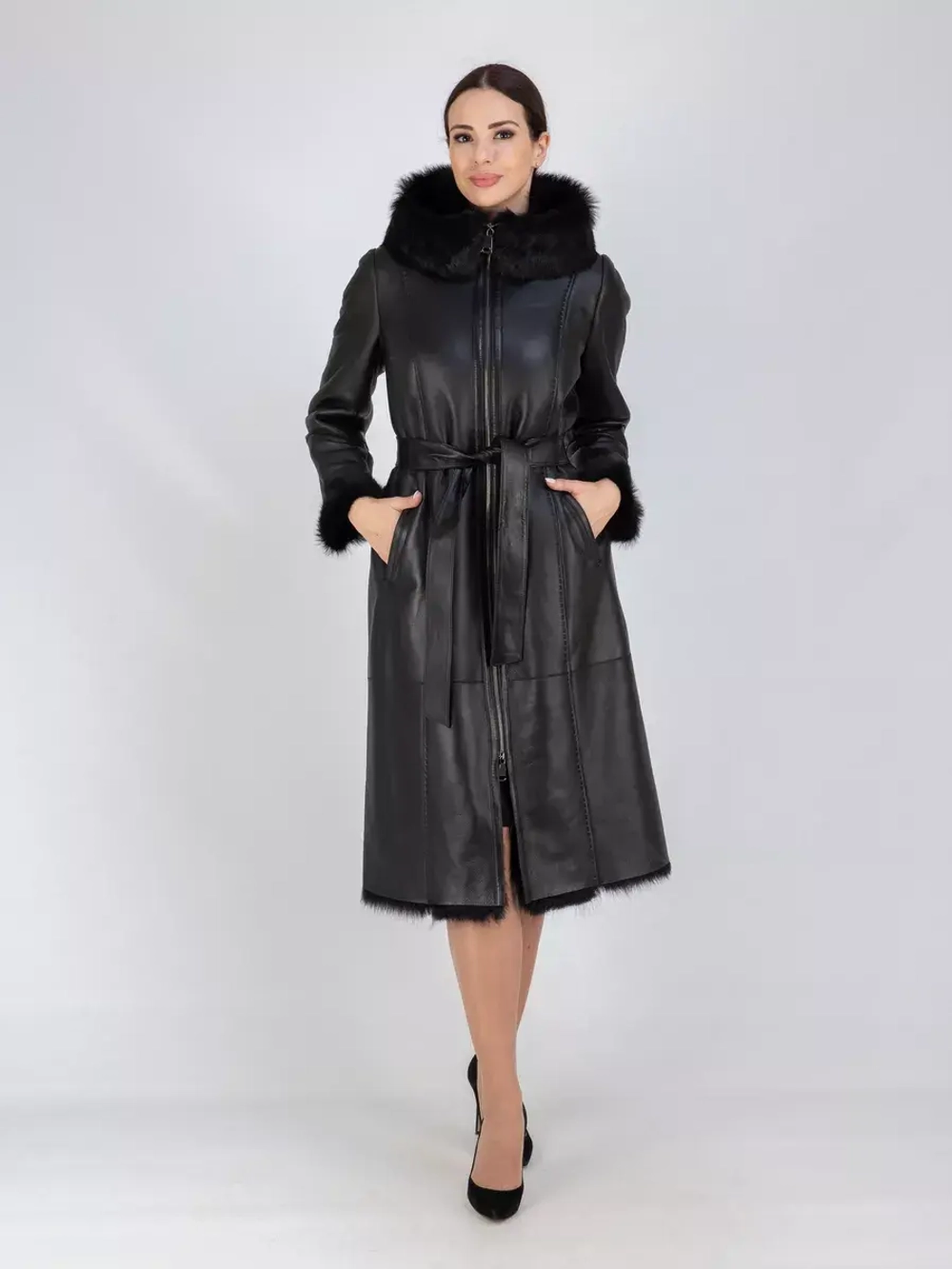 Дубленка зимняя с капюшоном натуральная