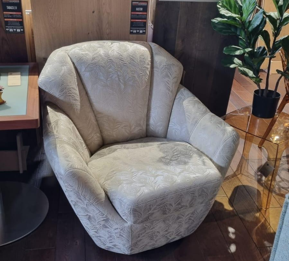 Кресло Кристалл Britannica. Ткань, поворотный механизм.