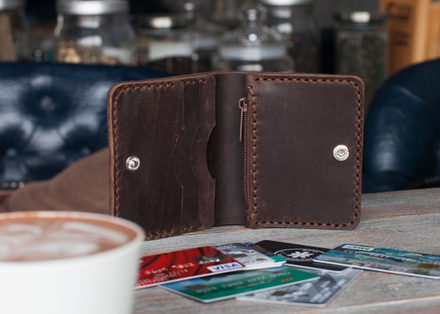 Бумажник Bi-fold с отделением на молнии