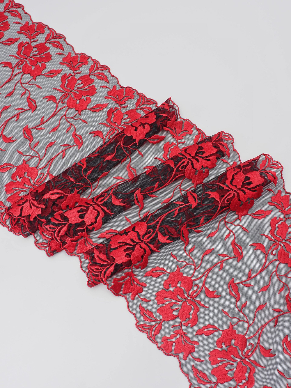 Вышивка на сетке черная с красным неэластичная ширина 23 см