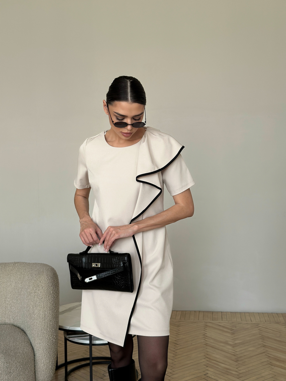 Платье ассиметричное с рюшей