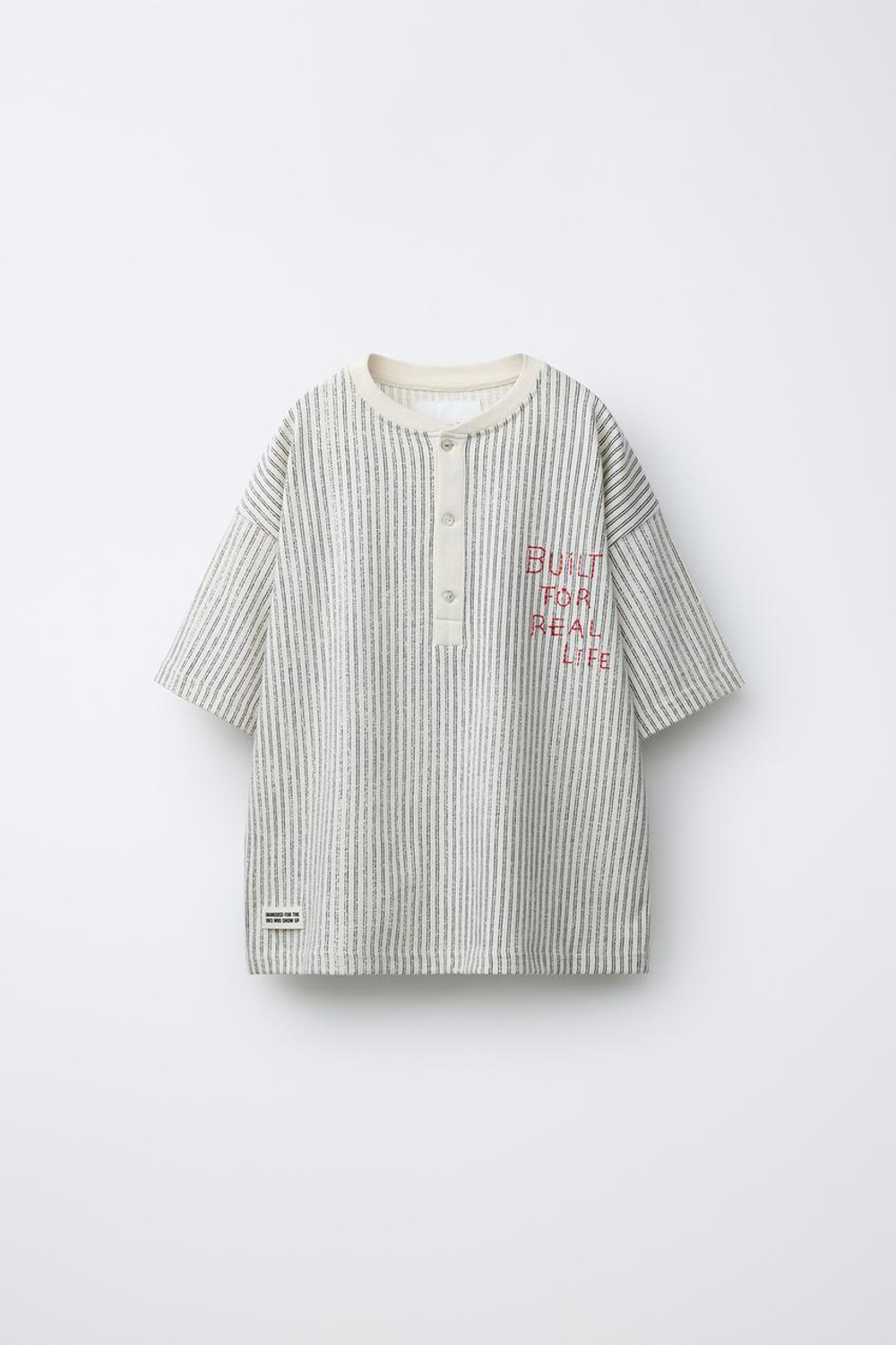 ZARA ФУТБОЛКА В ПОЛОСКУ С НАШИВКОЙ, ПОЛОСКИ