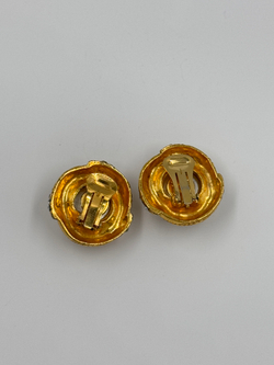 Клипсы с «жемчугом» Chanel