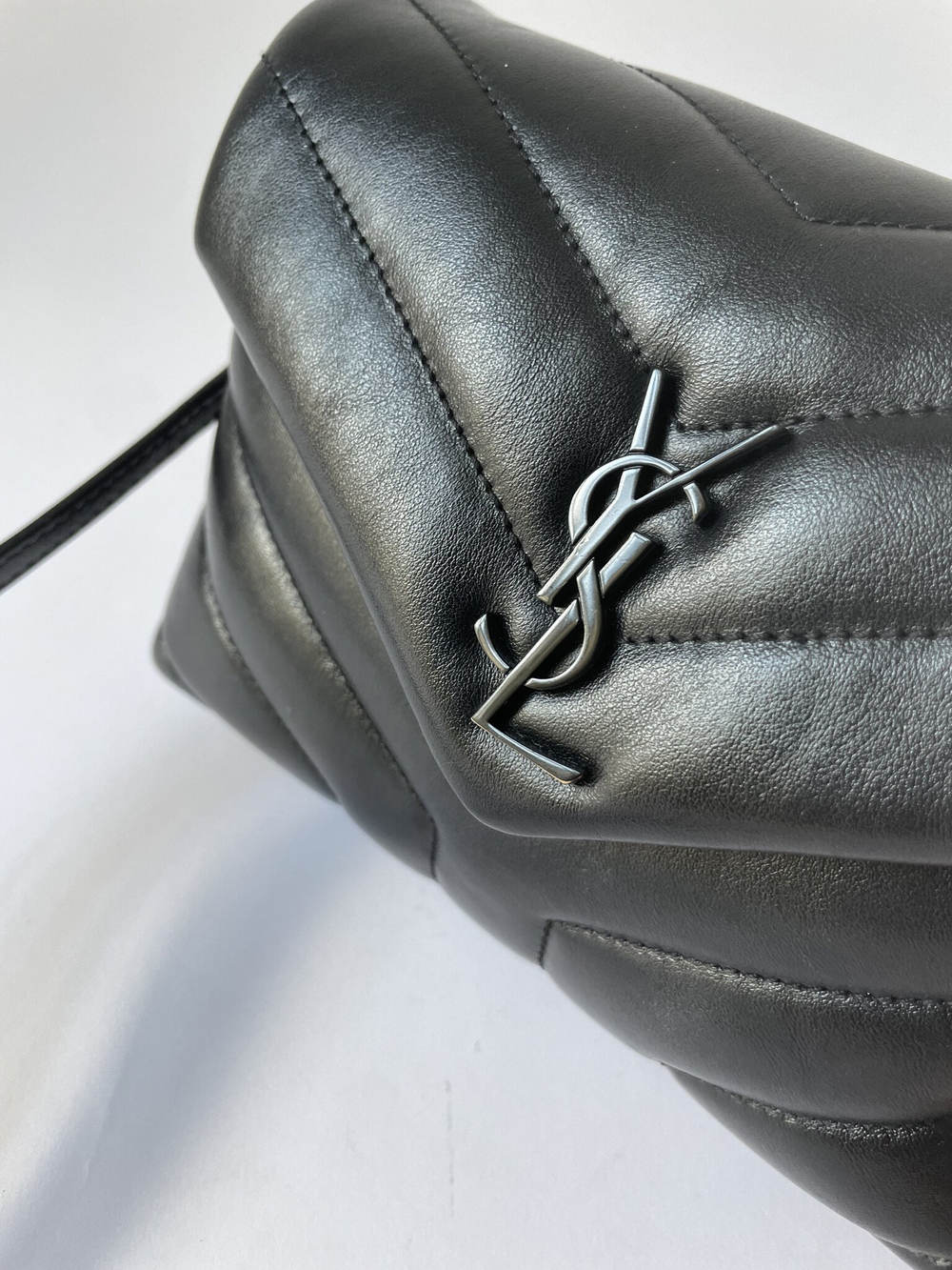 Сумка Yves Saint Laurent LouLou Tablet Holder Flap Bag Matelasse