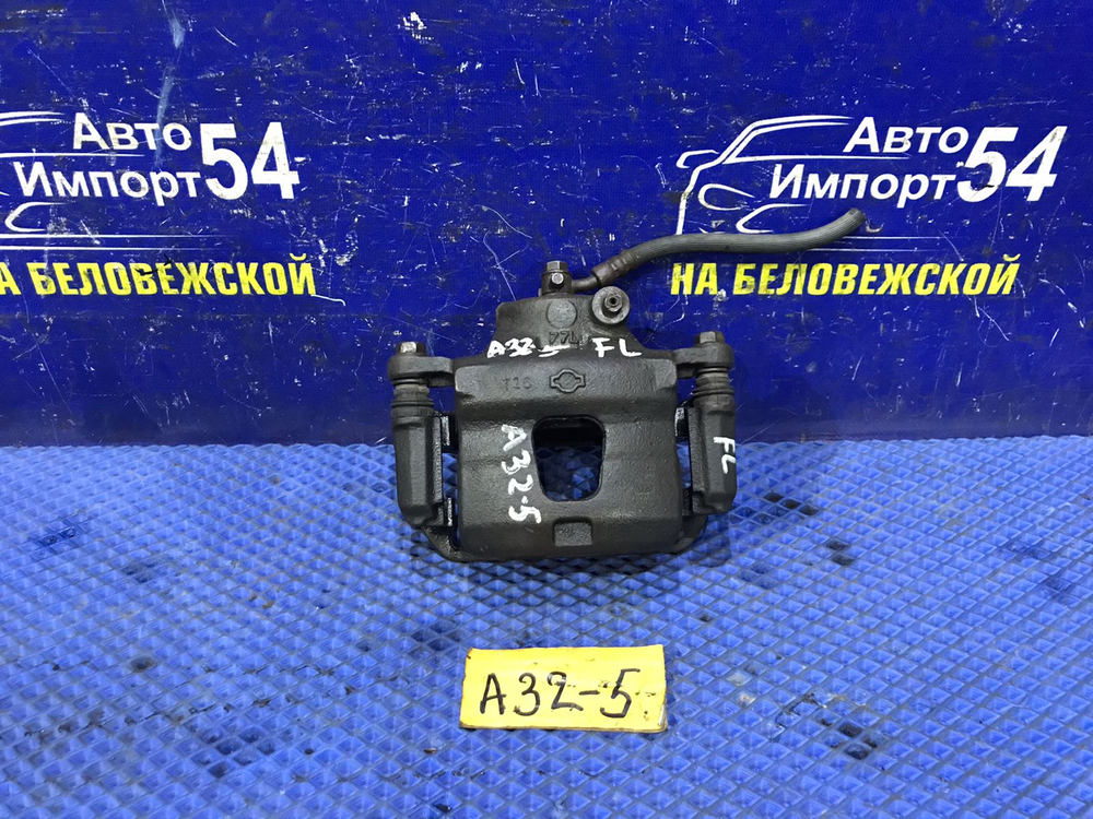 Суппорт тормозной передний левый NISSAN CEFIRO 1997