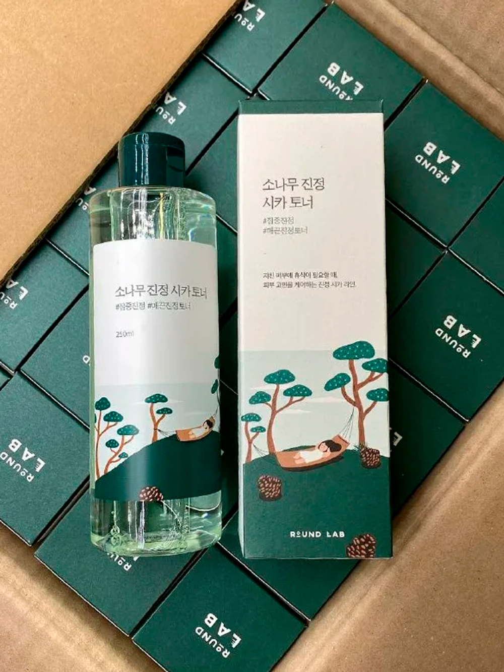 Тонер с экстрактами сосны и центеллы для проблемной кожи Round Lab Pine Calming Cica Toner 250 мл