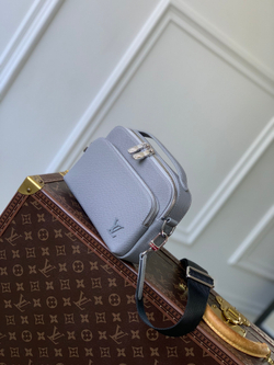 Louis Vuitton Avenue Messenger