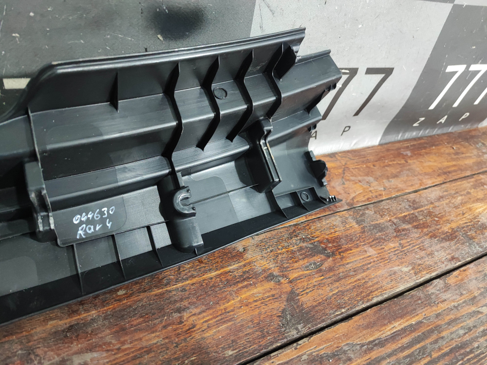 Кожух замка багажника Toyota RAV4 V (XA50) 18-нв Б/У Оригинал 5838742090C0