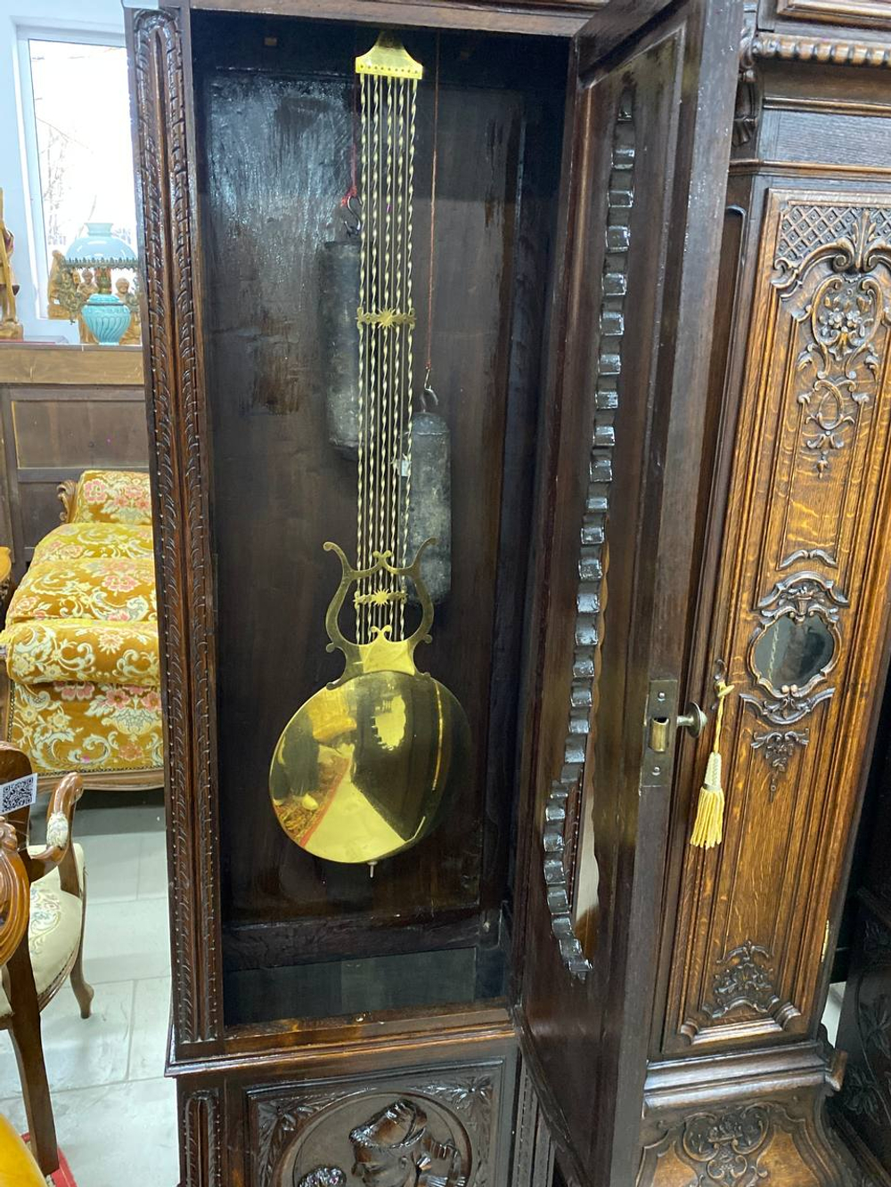 Старинные напольные часы