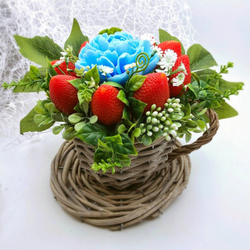 «Клубничная чашка» букет