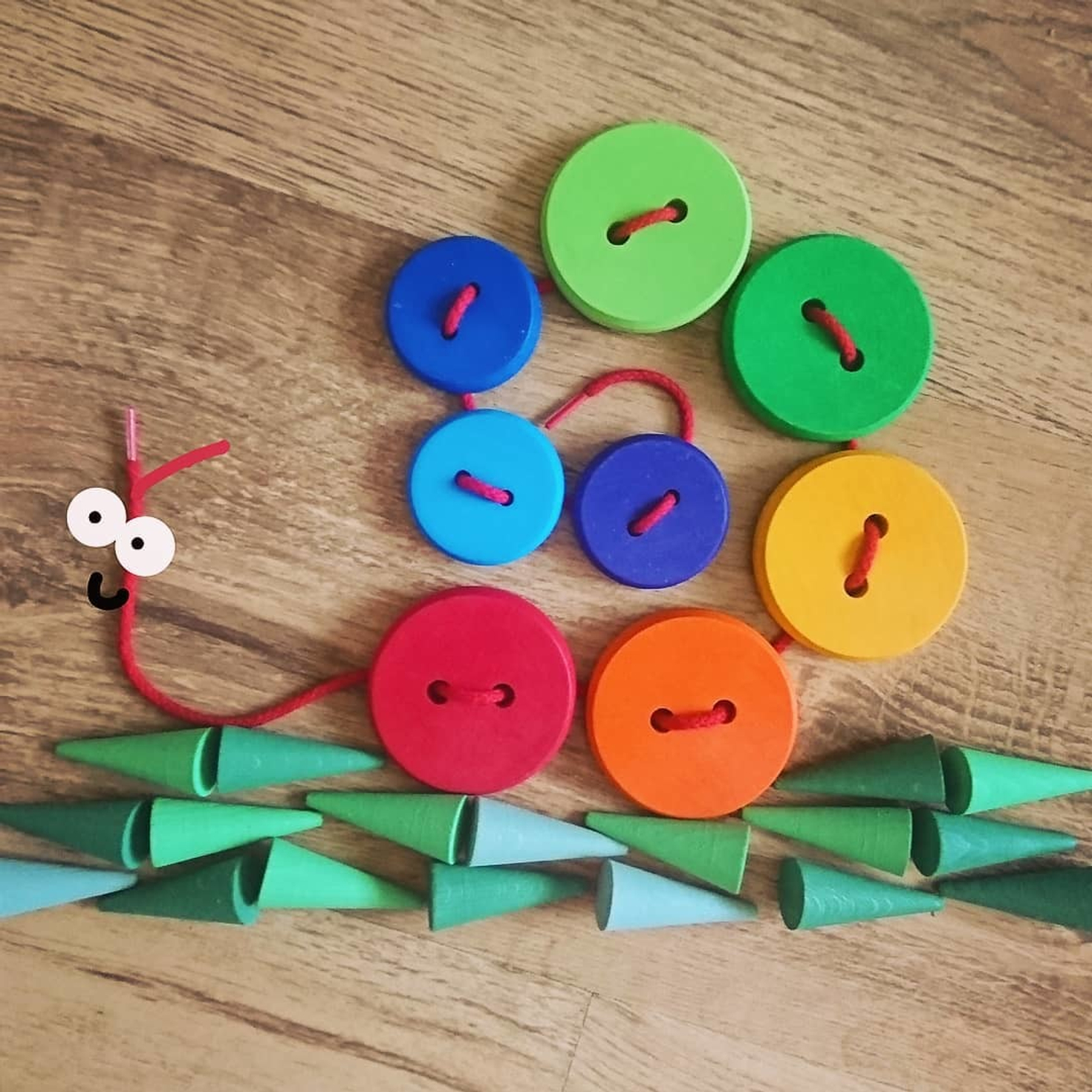 Шнуровка полезная игрушка для ребенка