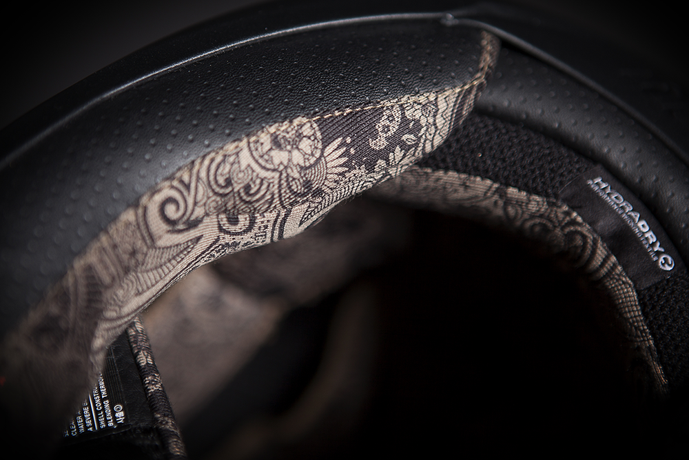 Мотошлем - ICON AIRMADA HARD LUCK (черный)