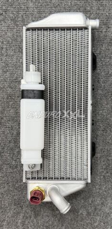 Радиатор Kews K23 YBS300 ЛЕВЫЙ