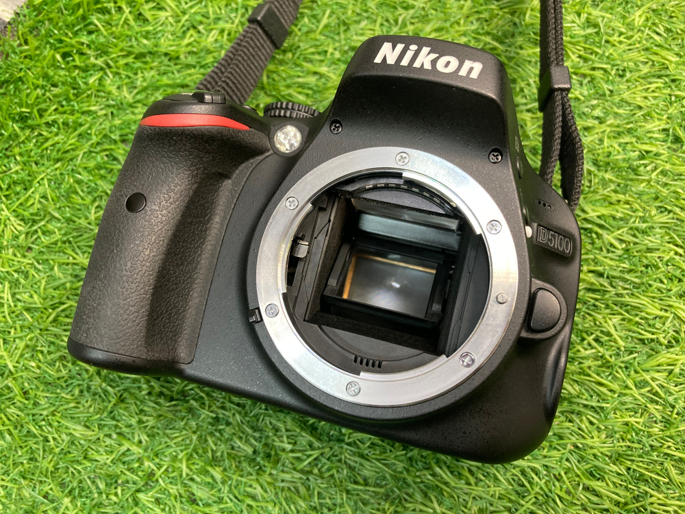 Nikon D5100 Kit AF-S DX 18-55mm 2.500 кадров