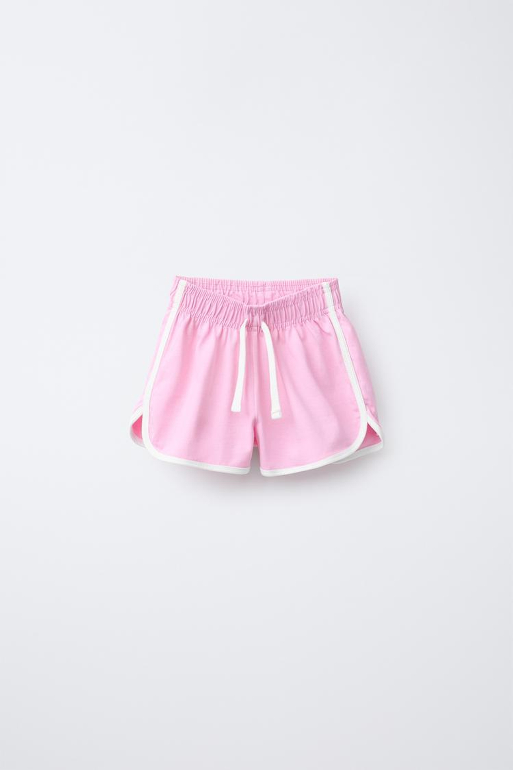 ZARA КОМПЛЕКТ ИЗ ФУТБОЛКИ И ШОРТОВ-БЕРМУДОВ В СТИЛЕ ПРЕППИ, РОЗОВЫЙ