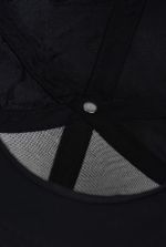 Черная классическая бейсболка фото внутри