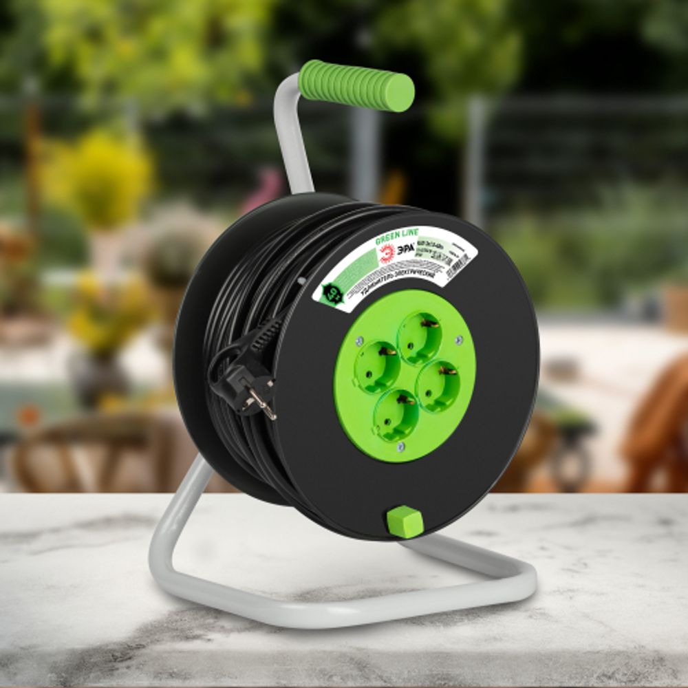 Удлинитель силовой ЭРА GREEN LINE KAT-3x1.5-40m Greenline на катушке пластик 4 розетки с заземлением 40м ПВС 3x1.5мм2