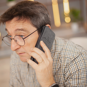 Чехол iPhone 16 Pro натуральная кожа сафьяно, черного цвета