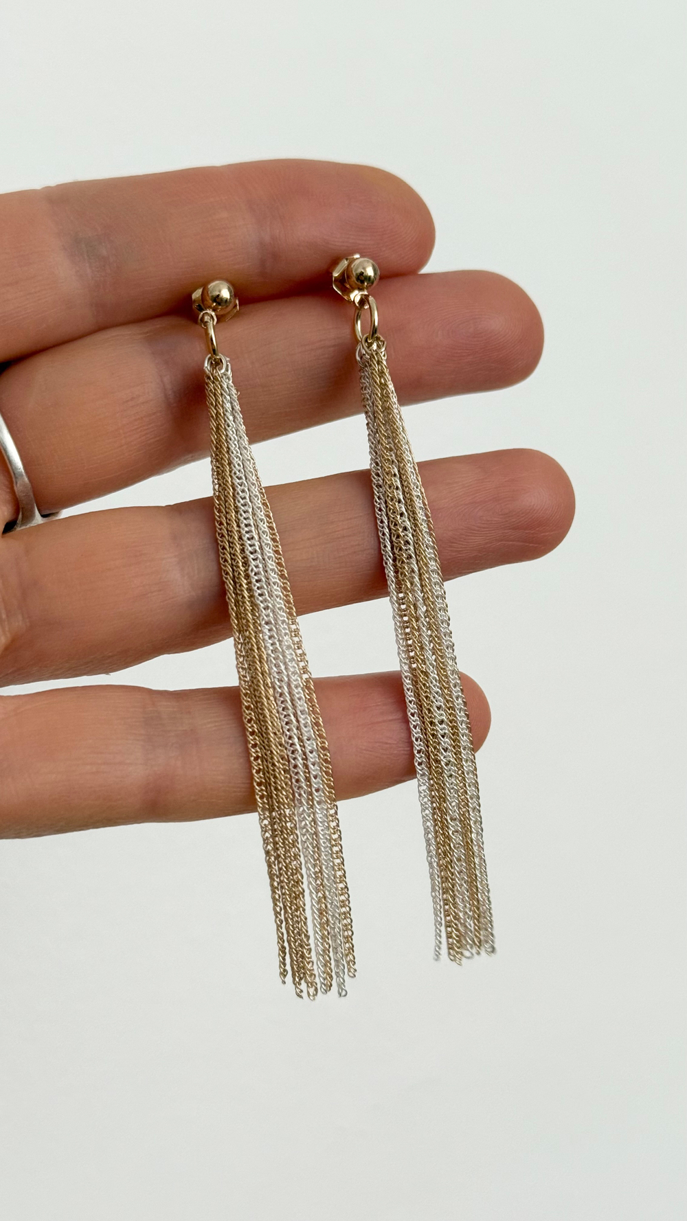 Серьги "Шелк" пусеты из тонких нитей, оттенок бело-золотой