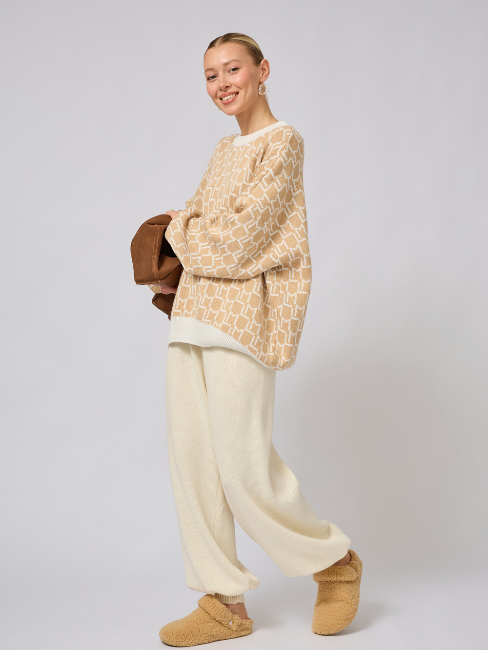 Джемпер оверсайз с логотипом "ML"