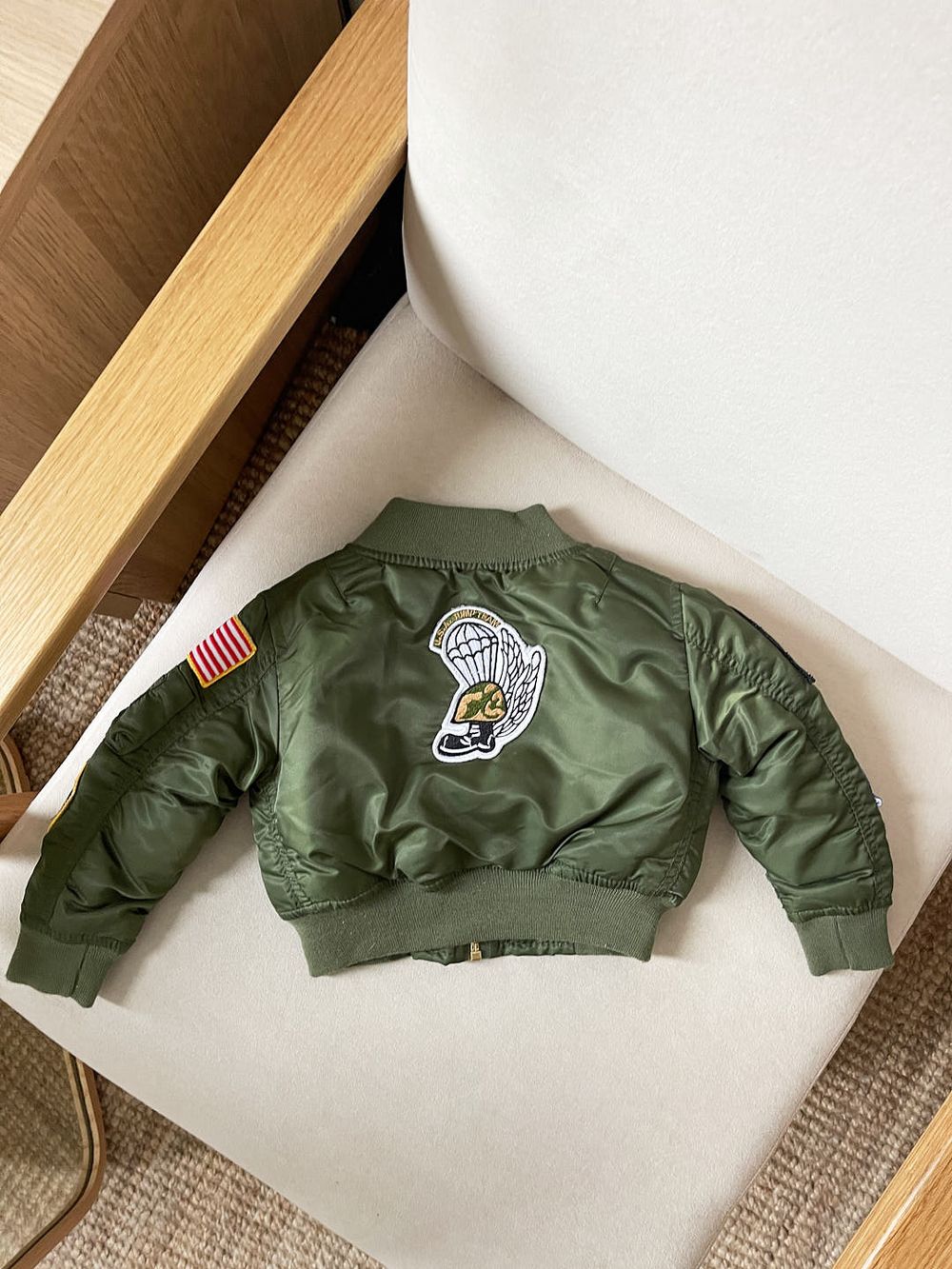 Новый бомбер Up and Away, 74