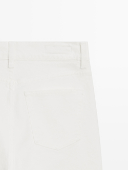 Massimo Dutti Джинсы средней посадки, укороченные, облегающего кроя, белый