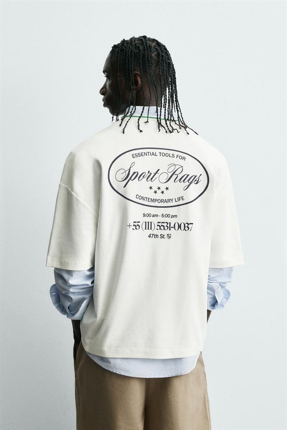 ZARA ФУТБОЛКА С КОНТРАСТНЫМ ПРИНТОМ, ЖЕЛТОВАТО-БЕЛЫЙ