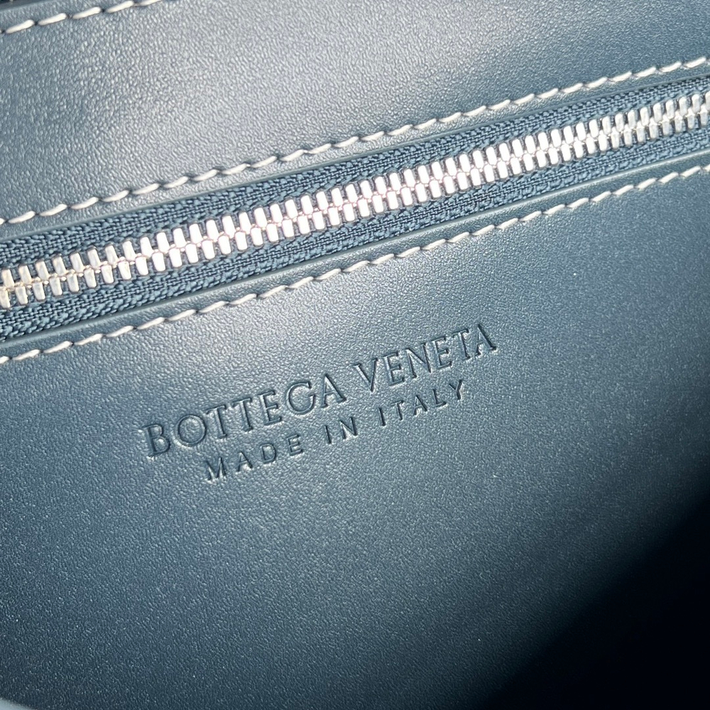 Bottega Veneta Cassette 23 cm