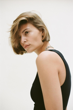 ZARA ТОП ИЗ ПОЛИАМИДА С ШИРОКИМИ БРЕТЕЛЯМИ, ЧЕРНЫЙ