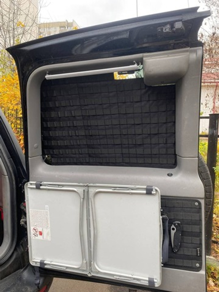 Панель MOLLE на окно большой двери багажника Toyota Land Cruiser 105