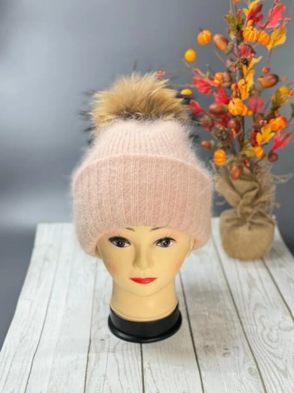 шапка ангора с меховым помпоном зимняя пушистая стильная