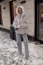 Пуховик средней длины из шерсти с капюшоном