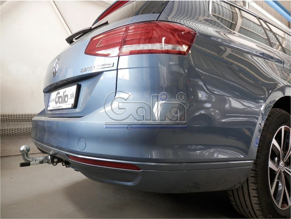 Оцинкованный фаркоп на Volkswagen Passat B8 седан/универсал 08/2014-, в т (без электрики), Galia V081C