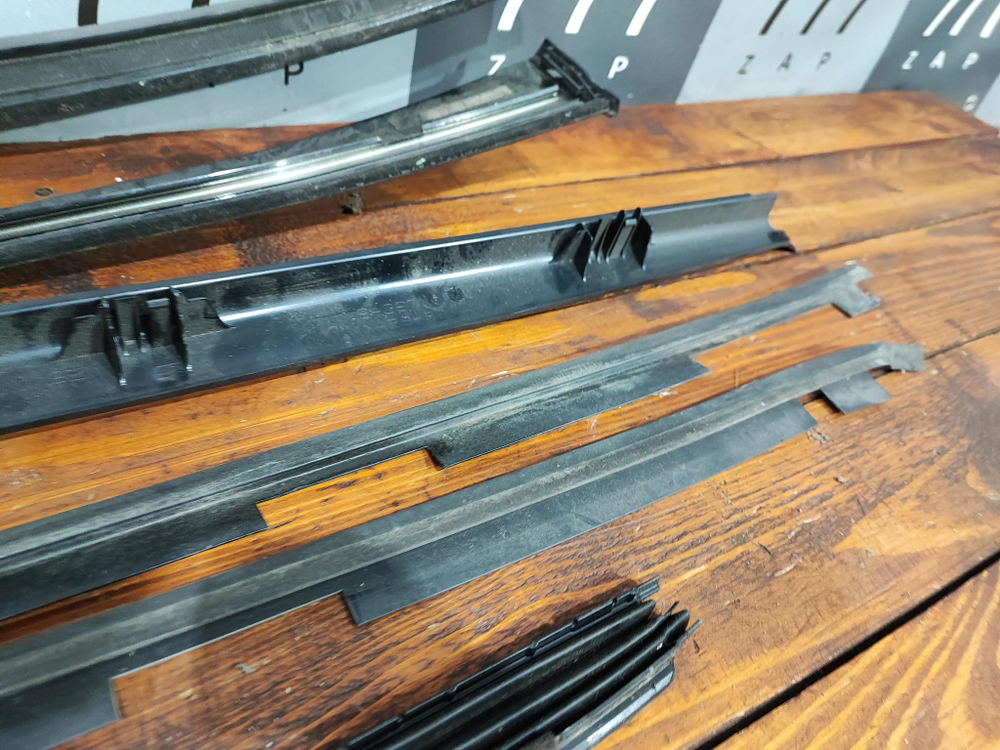 Накладки панорамной крыши Mercedes C (W203) Б/У Оригинал A2037800092