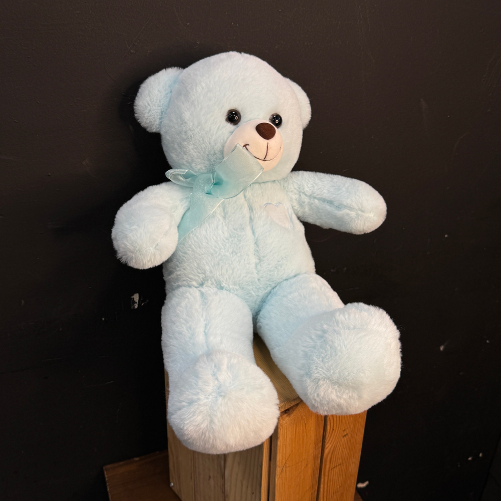 Медведь плюшевый голубого цвета